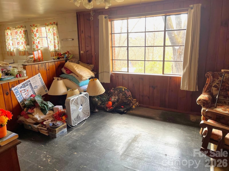 579 Lakey Gap Rd, Black Mountain, NC 28711