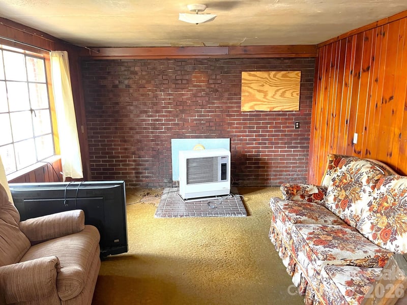 579 Lakey Gap Rd, Black Mountain, NC 28711