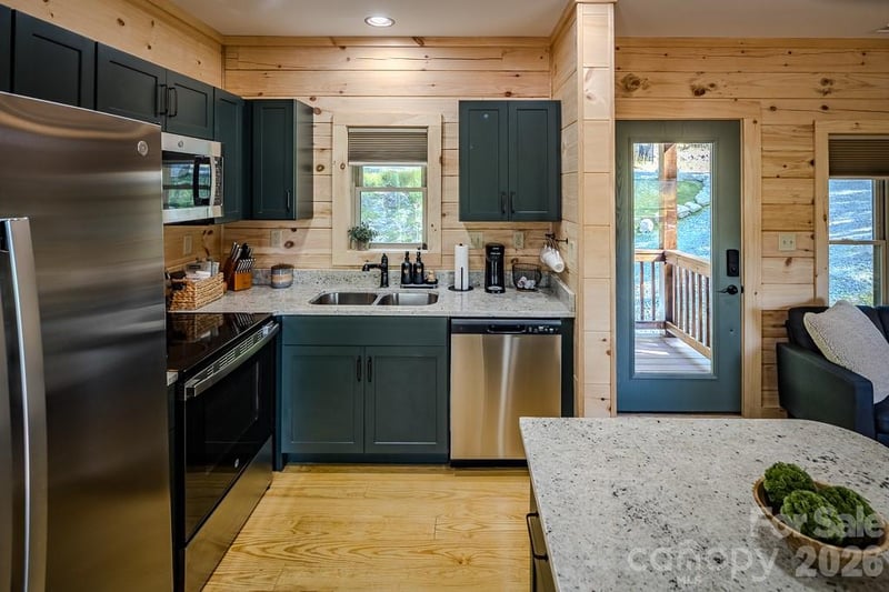 225 Oak Rd, Beech Mountain, NC 28604