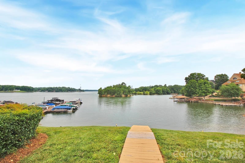 14526 Waterside Dr, Charlotte, NC 28278