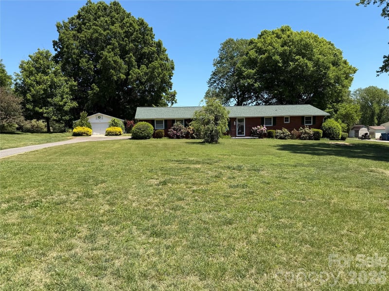 76 Eastview Ct, Taylorsville, NC 28681