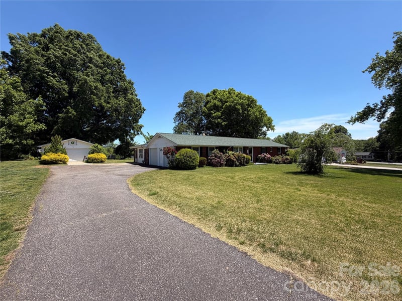 76 Eastview Ct, Taylorsville, NC 28681
