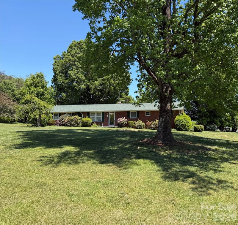 76 Eastview Ct, Taylorsville, NC 28681