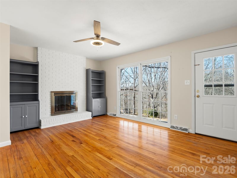 76 Maple Springs Rd, Asheville, NC 28805