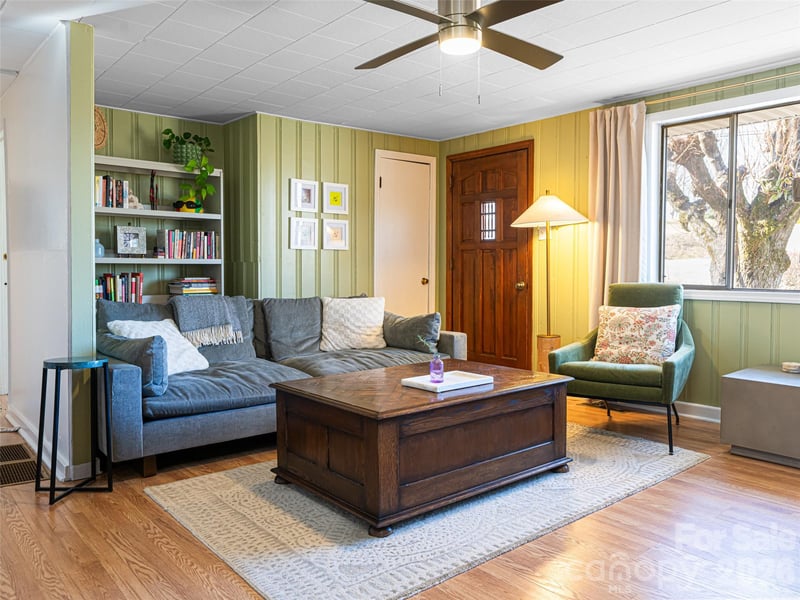 44 Presbyterian Church Rd, Mills River, NC 28759