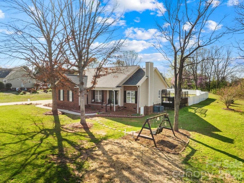 105 Laura Ct, Cherryville, NC 28021