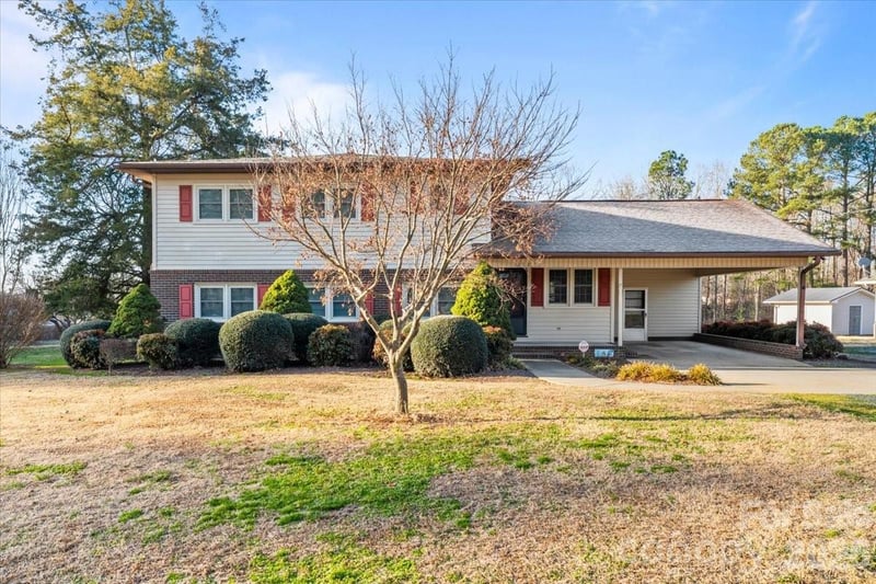 372 Holly Hills Dr, Troy, NC 27371