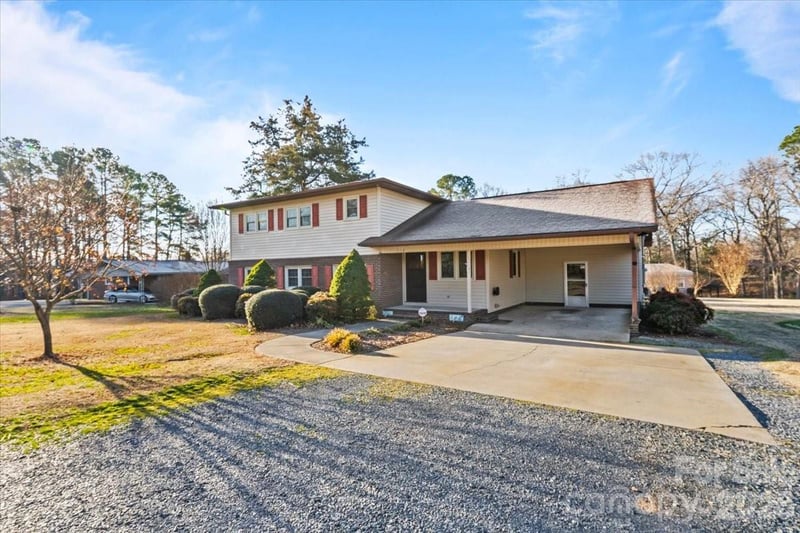 372 Holly Hills Dr, Troy, NC 27371