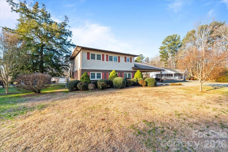 372 Holly Hills Dr, Troy, NC 27371