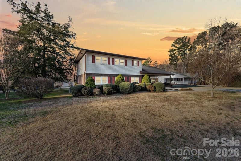 372 Holly Hills Dr, Troy, NC 27371