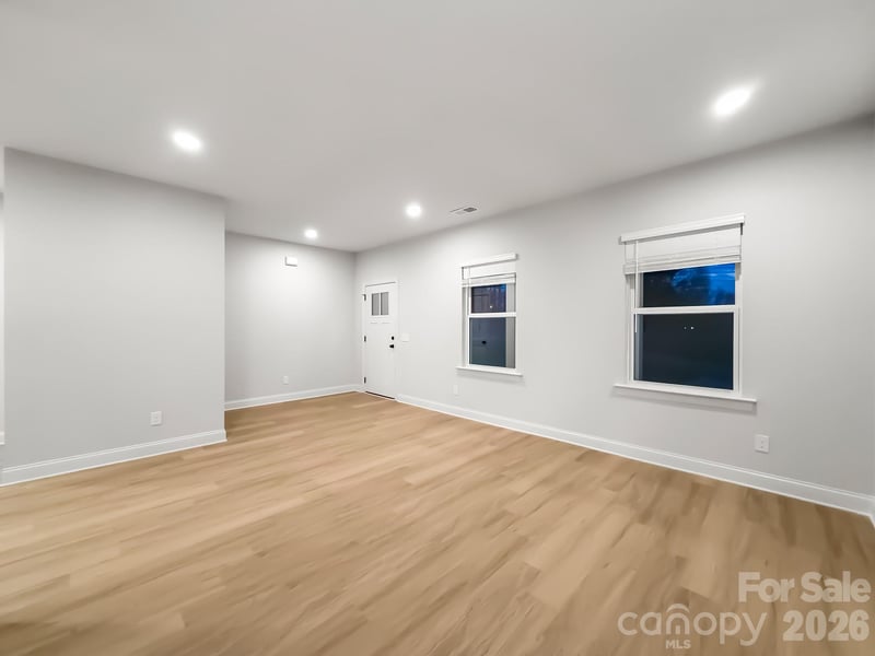 1566 7th Avenue Dr, Hickory, NC 28602