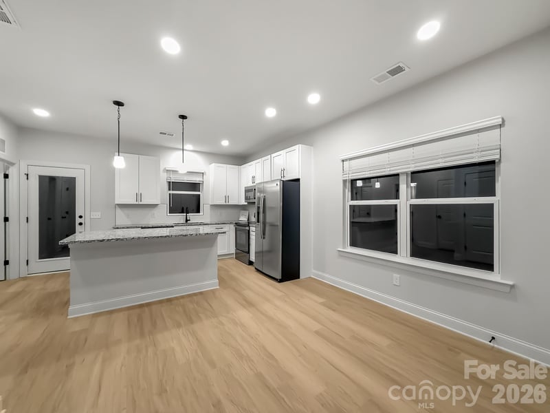 1566 7th Avenue Dr, Hickory, NC 28602