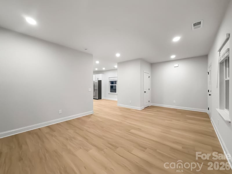 1566 7th Avenue Dr, Hickory, NC 28602