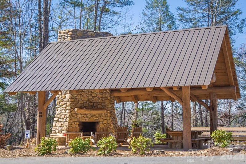 1061 Harborside Dr #208, Nebo, NC 28761