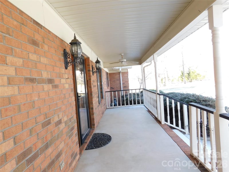 175 Briarfield Dr, Mooresville, NC 28115
