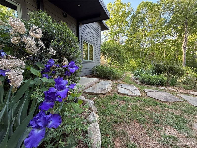 858 Mills Gap Rd, Fletcher, NC 28732