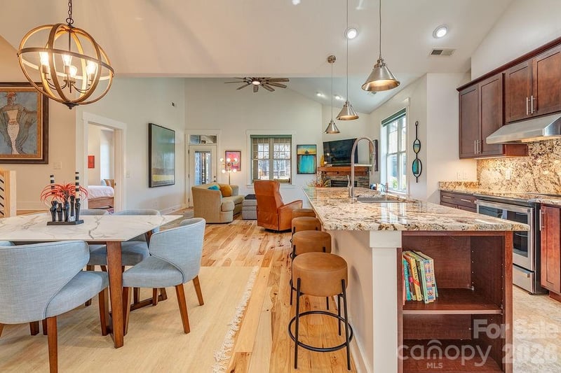 16 Holland Mountain Vw, Asheville, NC 28804