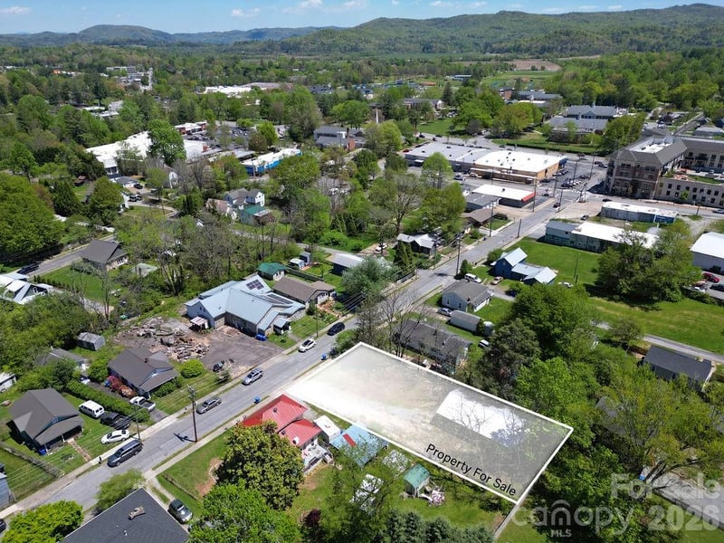 163 French Broad St, Brevard, NC 28712