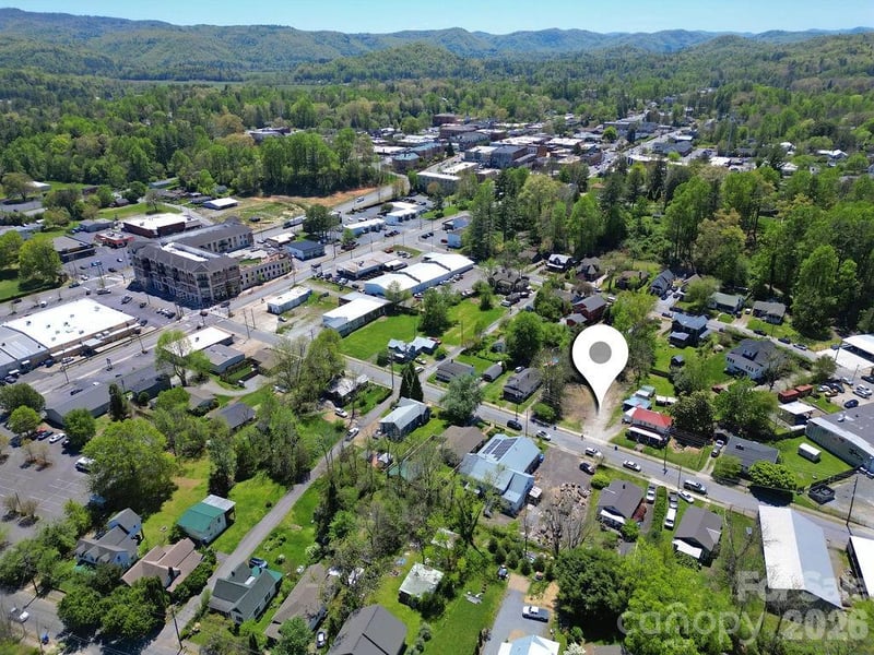 163 French Broad St, Brevard, NC 28712