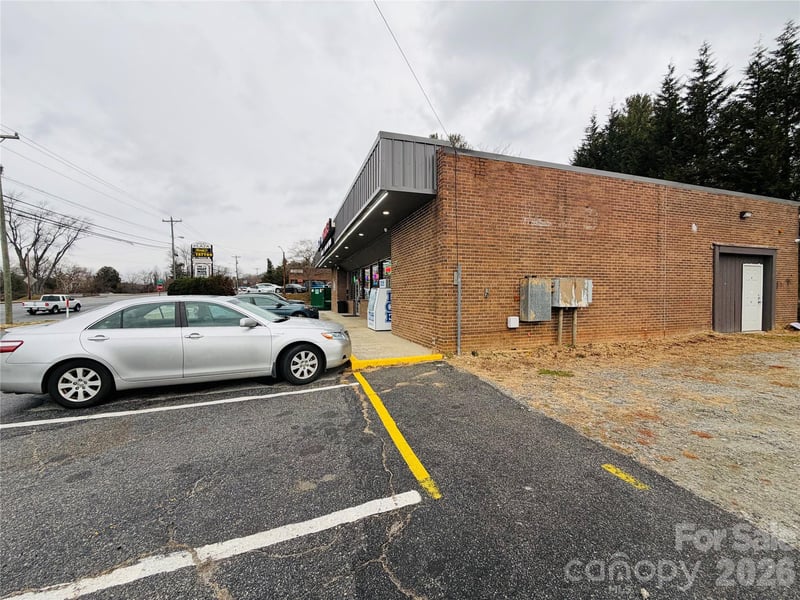 2020 Asheville Hw, Hendersonville, NC 28791