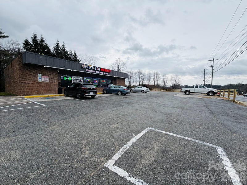 2020 Asheville Hw, Hendersonville, NC 28791