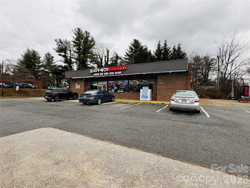 2020 Asheville Hw, Hendersonville, NC 28791