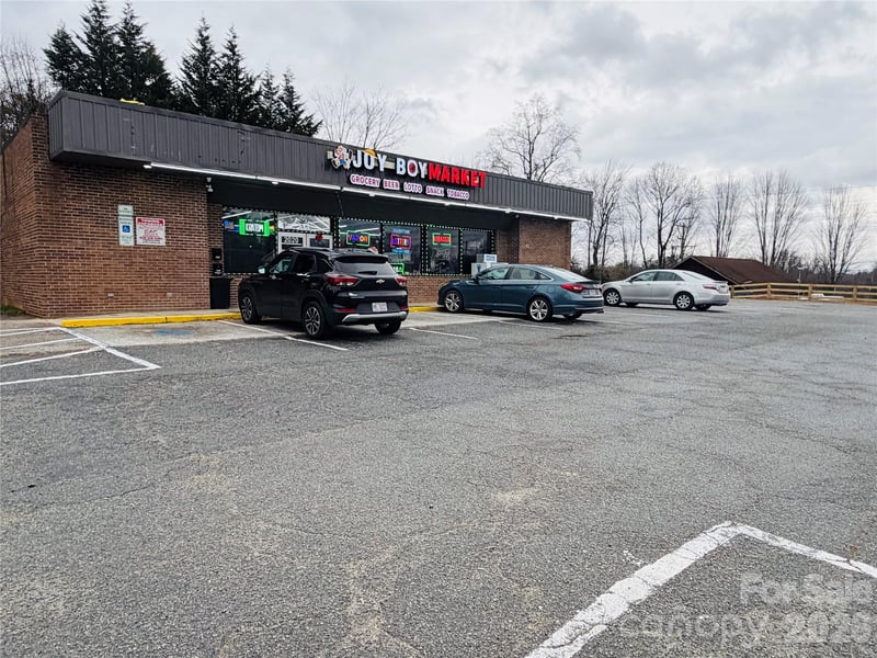 2020 Asheville Hw, Hendersonville, NC 28791