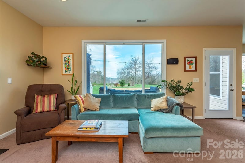 53 Stone River Dr, Asheville, NC 28804