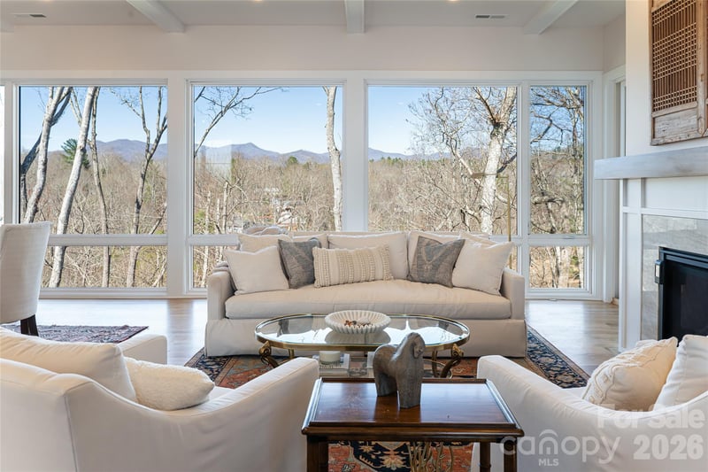 162 Riverbend Forest Dr, Asheville, NC 28805