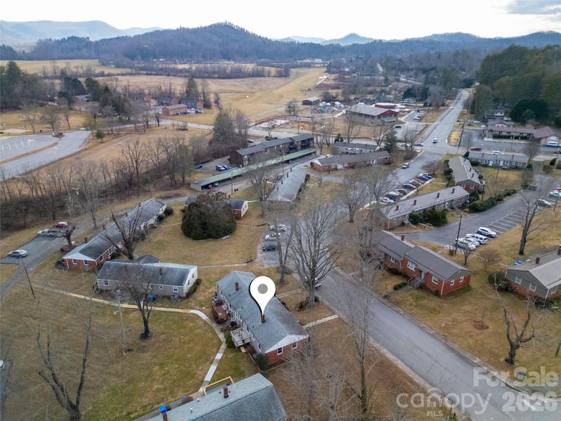19 Trowbridge Ln, Brevard, NC 28712
