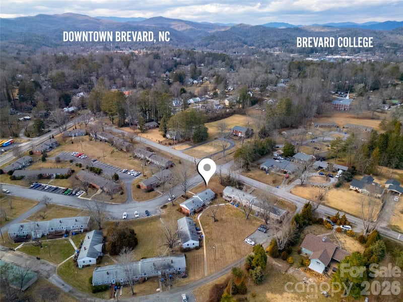 19 Trowbridge Ln, Brevard, NC 28712