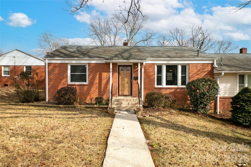 19 Trowbridge Ln, Brevard, NC 28712