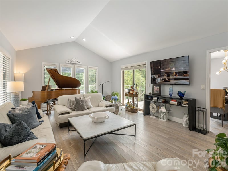 30 Fairway Dr, Etowah, NC 28729