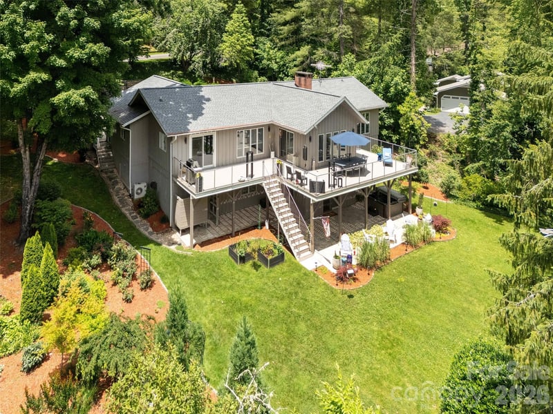 30 Fairway Dr, Etowah, NC 28729