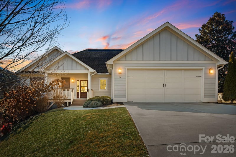 5 Magnolia Farms Dr, Asheville, NC 28806