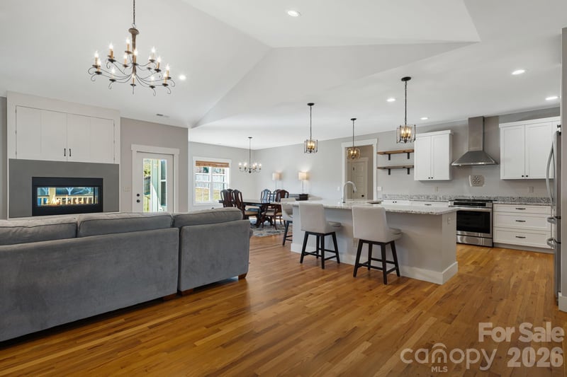 5 Magnolia Farms Dr, Asheville, NC 28806