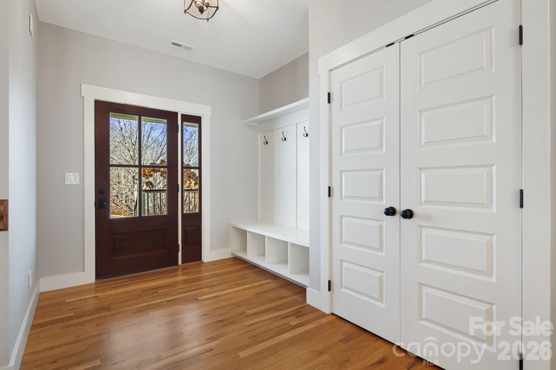 5 Magnolia Farms Dr, Asheville, NC 28806