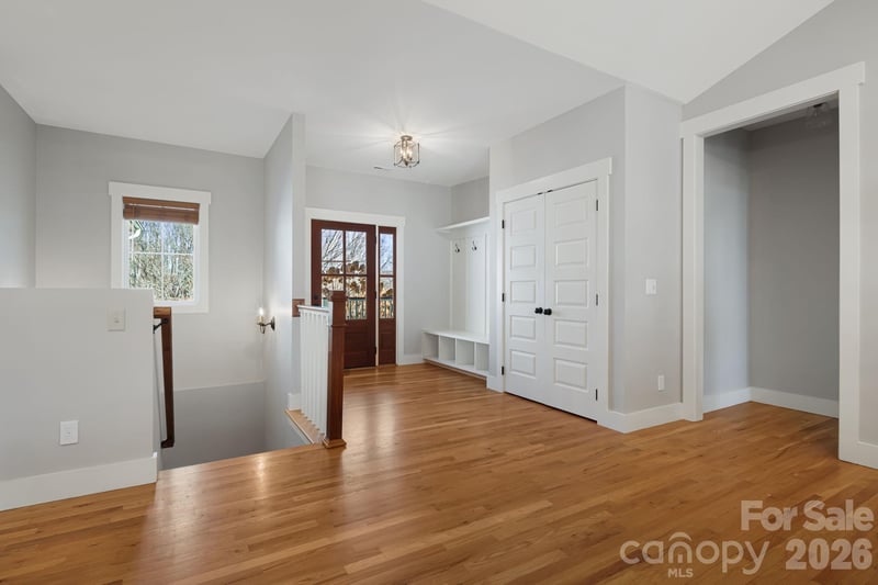 5 Magnolia Farms Dr, Asheville, NC 28806