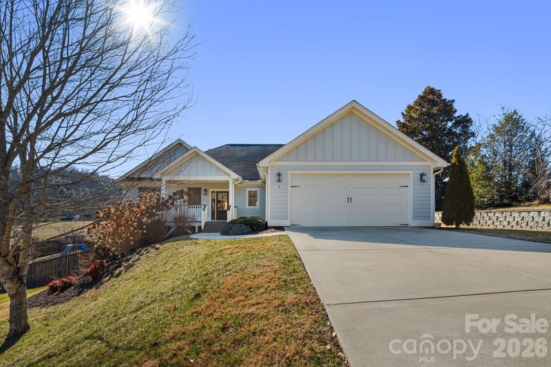 5 Magnolia Farms Dr, Asheville, NC 28806