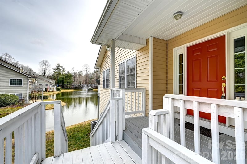 30 Grist Mill Dr, Hendersonville, NC 28739