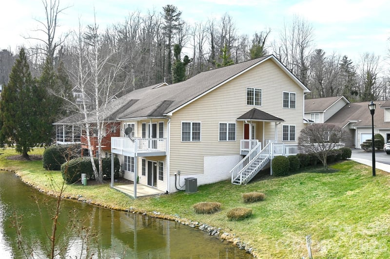 30 Grist Mill Dr, Hendersonville, NC 28739