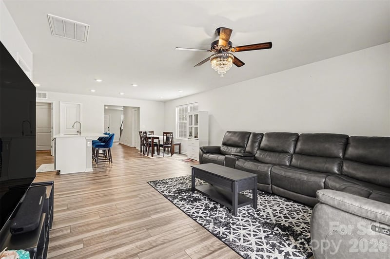 10136 Chatham Run Ln, Charlotte, NC 28262