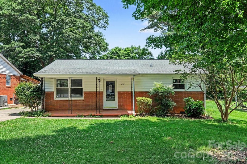 742 Mulberry St, Statesville, NC 28677