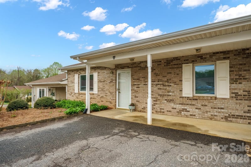 505 2nd Street Pl #B2, Conover, NC 28613