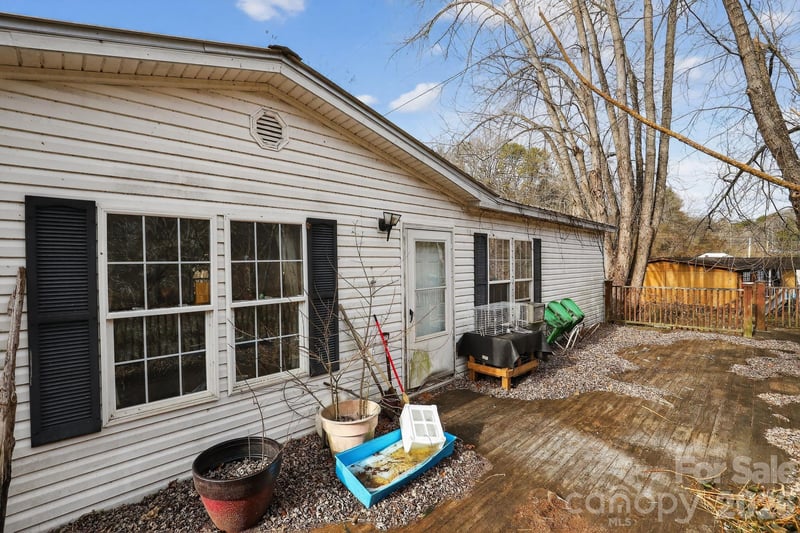 15 Wright Rd, Whittier, NC 28789