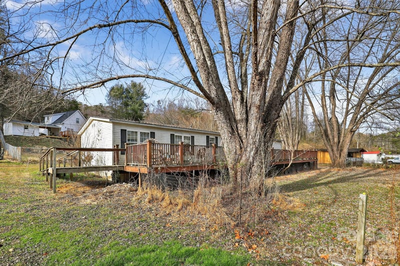 15 Wright Rd, Whittier, NC 28789