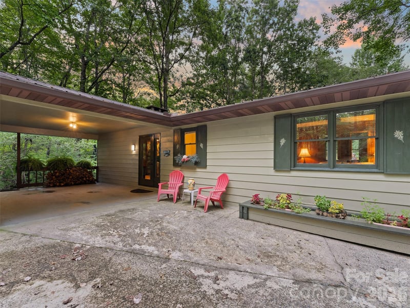 219 Kentwood Ln, Pisgah Forest, NC 28768