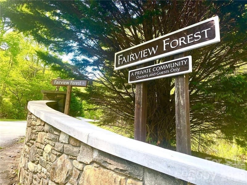 99999 Fairview Forest Dr, Fairview, NC 28730