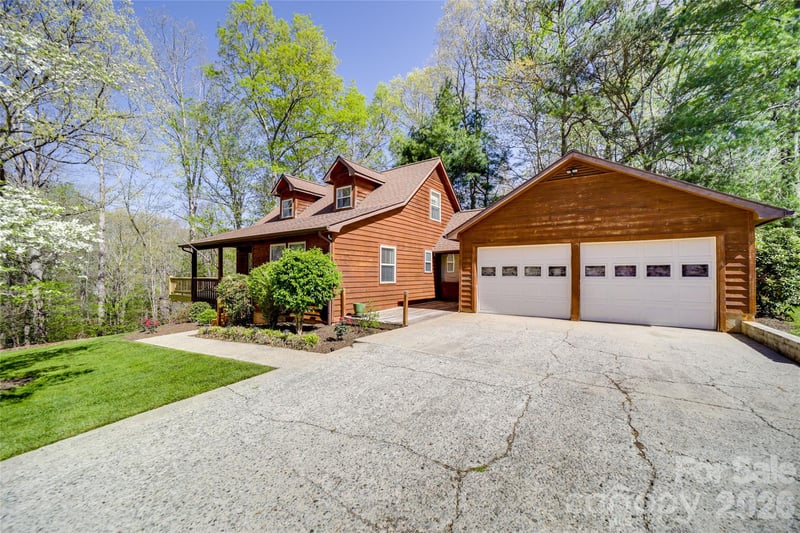 24 Oakwood Rd, Candler, NC 28715