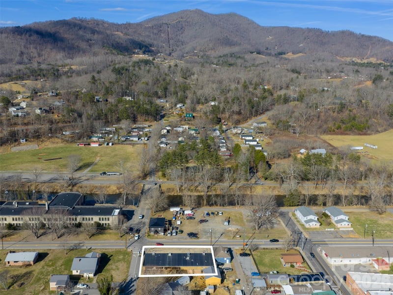 3264 Broad St, Clyde, NC 28721